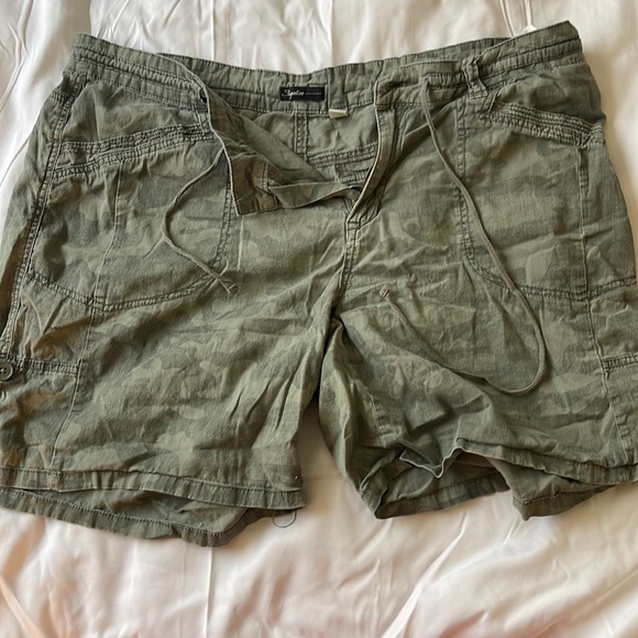 Green Shorts 16 - Picture 2 of 4